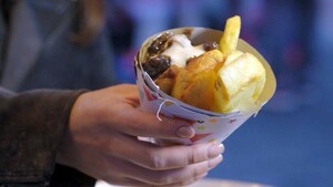 Frites met zuurvlees