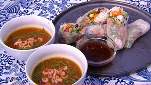 Hollandse garnalenbisque en spring rolls