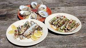 Gebarbecuede scheermesjes en oesters