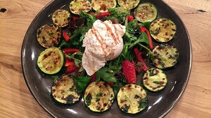 Burrata con zucchine fritte (Gebakken courgettes met burrata)