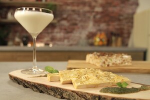 Kerrienougat met cashewnoten en ijskoude lassi