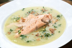 Vichyssoise met gerookte forel en appelsalsa