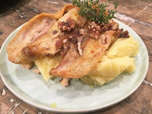 Aardappel-bloemkoolpuree met speklapjes