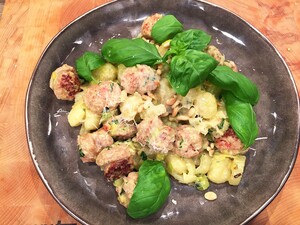 Gnocchi met worst en pestosaus