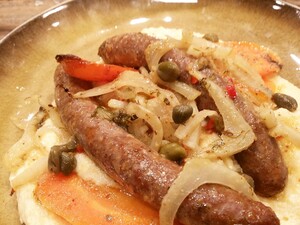 Sticky runderchipolata’s met polenta