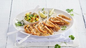 Garnalenspiesjes met frisse mangosalsa