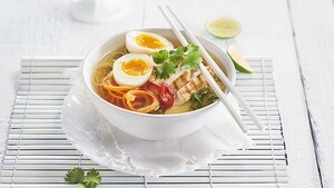 Pho (Vietnamese bouillon met kip)