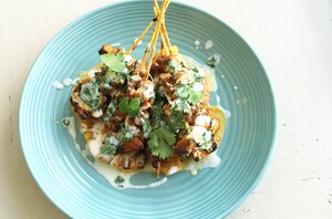 Tropische kipspiezen met yoghurtsaus