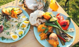 Hummus met gegrilde groenten en pitabrood