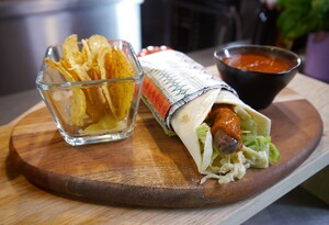 Woeste worstwrap (wraps met runderworstjes en zuurkool)