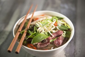 Pho (Vietnamese noedelsoep met rundvlees)