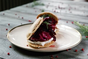 Hartige macaron met gerookte eendenborst