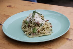 Spaghetti carbonara met wildpluk pesto