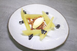 Poire Belle Helene met gesuikerde bloemen