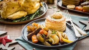 Gebraden kip met (zoete) aardappel en jus in pasteitjes