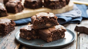 Chocoladeletterbrownies (met stukjes chocoladeletter + speculaaskruiden)