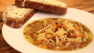 Pasta e fagioli (pasta met bruine bonen) & Brood met Gio’s kruidenboter