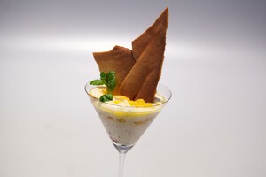 Bitterkoekjes-trifle met abrikozencompote