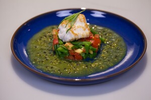Kokosduivel met tropische salsa en passiesaus