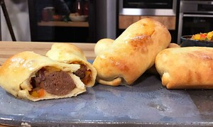 Merquez worstenbroodje met charmilla