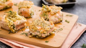 Zalmfilet met notenkruim