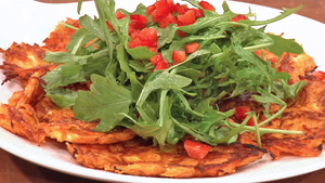 Rosti van zoete aardappel met geitenkaas