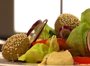Falafel met salade en hummus