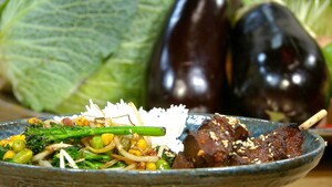 Spicy beefsaté met bimi