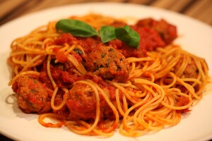 Spaghetti con Polpette al sugo