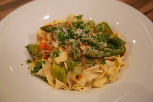 Tagliatelle fresche con asparagi (verse pasta met asperges)