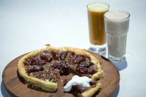 Dadeltaart uit Tolga & dadelshake met sinaasappelsap en dadelshake met karnemelk