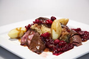 Hazenrugfilet met traditionele zuurkool en cranberrycompote