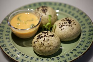 Makreelbapao met steranijsdragonsaus