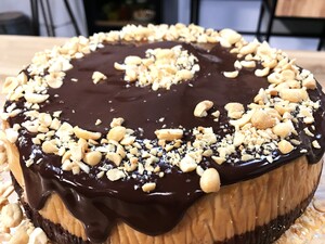 Peanut butter chocolate cheesecake