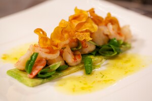 Romige avocado met tijgergarnalen en citrusvinaigrette