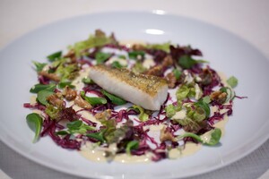 Gebakken snoekbaars met snelle notenmayonaise