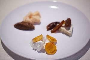 Geitenkaasproeverij met gedroogd fruit