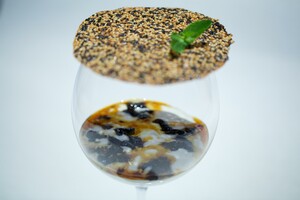 Amandelmousse met armagnacpruimen