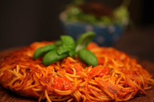In de pan gebakken spaghettitaart