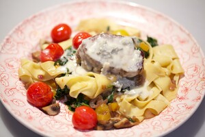 Biefstuk met gorgonzolasaus en pappardelle