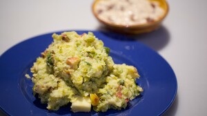 Spruitenstamppot met appel en kaas