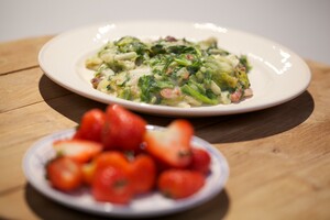 Andijvie-dadelstamppot met frisse aardbeien