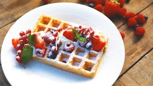 Brusselse wafels met slagroom en rood fruit