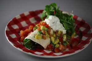 Pittige wraps met tomaten-avocado salade