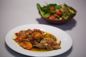 Ossobuco con verdure e insalata di spinaci (ossobuco met groente en spinaziesalade)