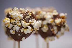 Chocolollies met tandoori popcorn