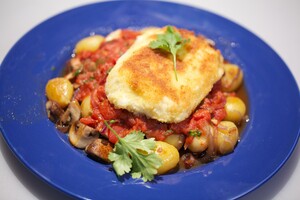 Patatas bravas met gebakken halloumi