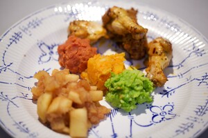 Kip met appelmoes en aardappelstoplicht