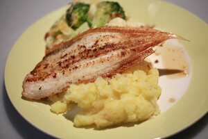 Gebakken sliptong met gegratineerde bloemkool en broccoli