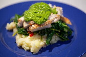 Kipfilet met spinaziepesto en pastinaakpuree